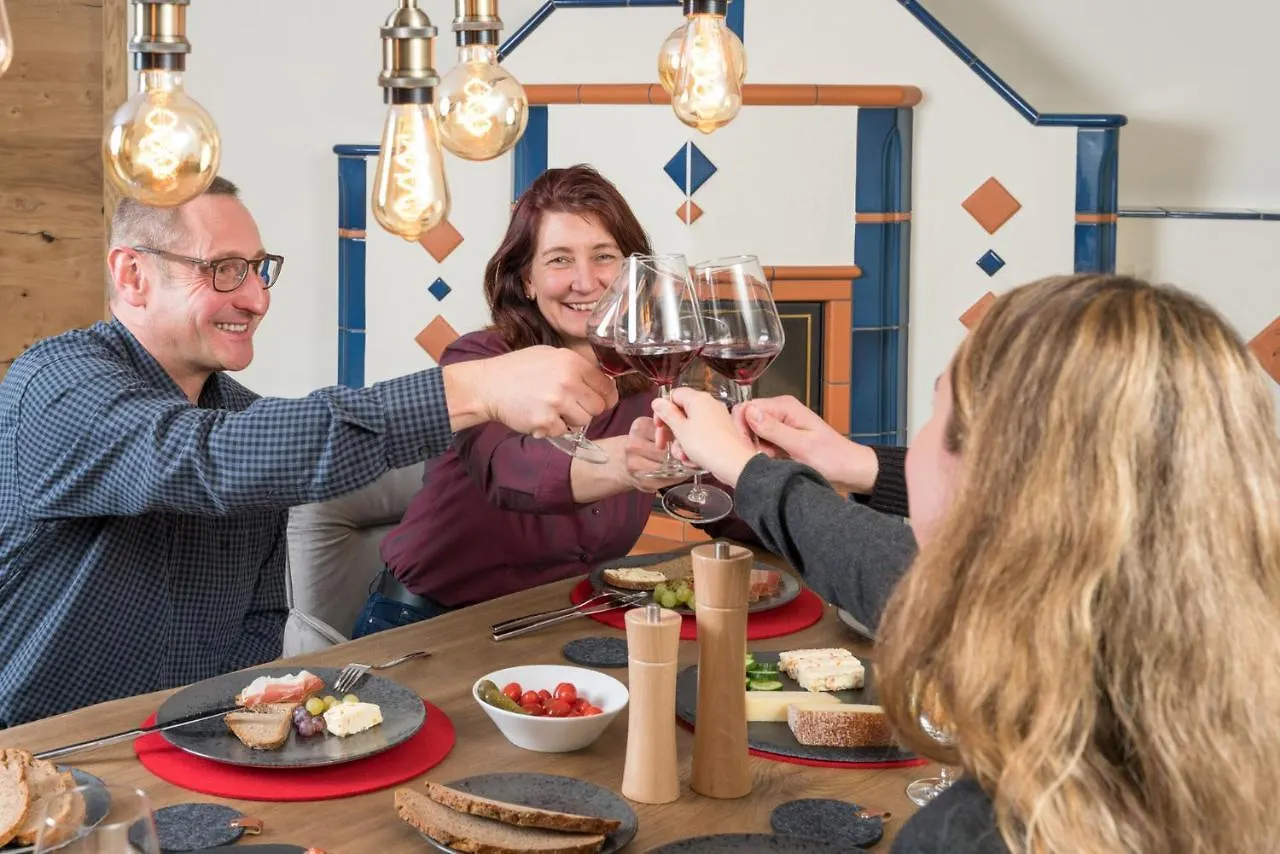 Chalet-Ferienwohnung Giebeltraum, 115 Qm, Wellness/Fitness/Sauna - Bergroedelhof Feilitzsch Apartment